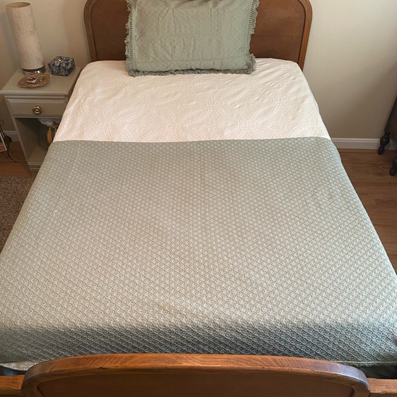Lamont home full size sage green bedspread & matching sham - Picture 5 of 12